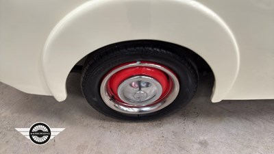 Lot 88 - 1972 MORRIS 6 CWT VAN