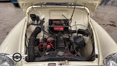 Lot 88 - 1972 MORRIS 6 CWT VAN