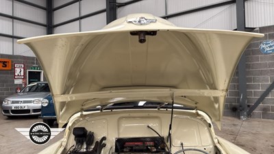 Lot 88 - 1972 MORRIS 6 CWT VAN