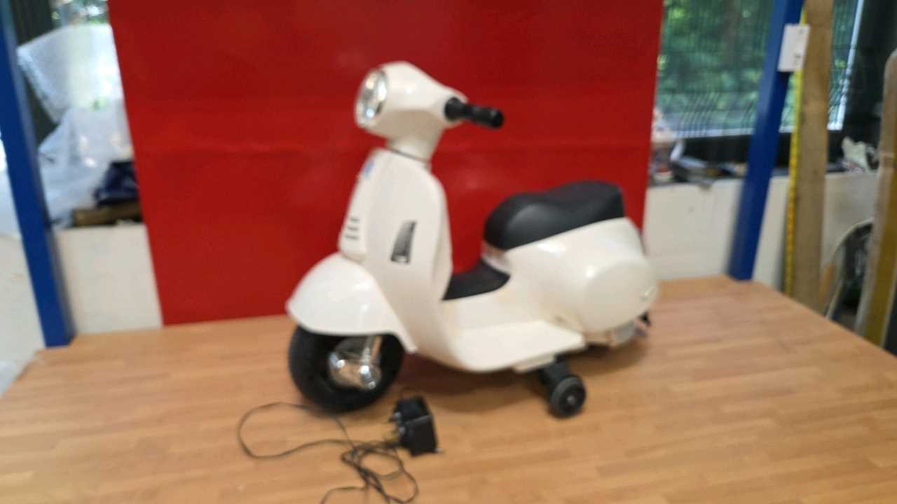 Lot 267 - ELECTRIC VESPA COMPLETE WITH CHARGER, IN WORKING ORDER