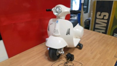 Lot 267 - ELECTRIC VESPA COMPLETE WITH CHARGER, IN WORKING ORDER