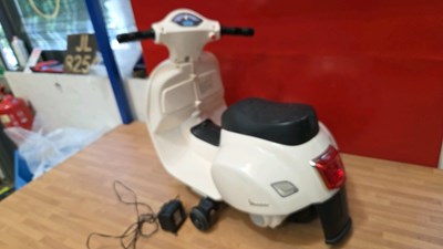 Lot 267 - ELECTRIC VESPA COMPLETE WITH CHARGER, IN WORKING ORDER