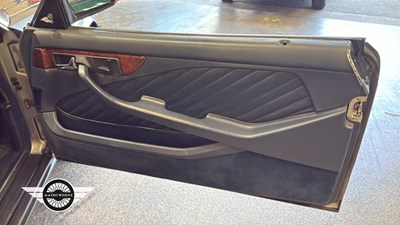 Lot 390 - 1989 MERCEDES 420 SEC AUTO