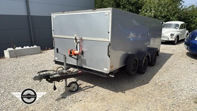 Lot 284 - 4 WHEELED MOTORSPORT BOX TRAILER
