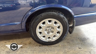 Lot 299 - 2002 JAGUAR XJ8 3.2