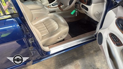 Lot 299 - 2002 JAGUAR XJ8 3.2