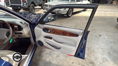 Lot 299 - 2002 JAGUAR XJ8 3.2