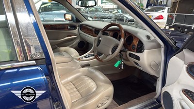 Lot 299 - 2002 JAGUAR XJ8 3.2