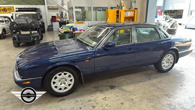 Lot 299 - 2002 JAGUAR XJ8 3.2