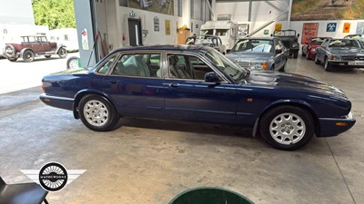Lot 299 - 2002 JAGUAR XJ8 3.2