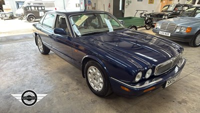 Lot 299 - 2002 JAGUAR XJ8 3.2