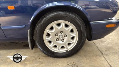 Lot 299 - 2002 JAGUAR XJ8 3.2