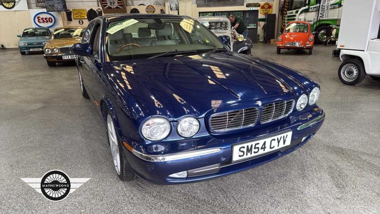 Lot 206 - 2004 JAGUAR XJ8 V8 SOVEREIGN LWB AUTO