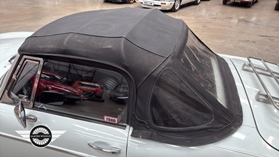 Lot 494 - 1977 MG B