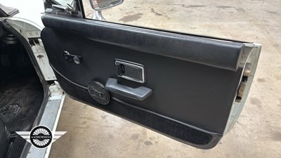 Lot 494 - 1977 MG B