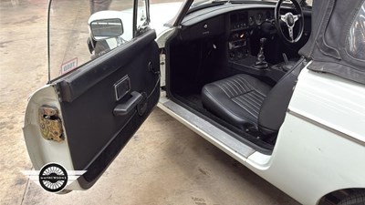 Lot 494 - 1977 MG B