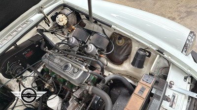 Lot 494 - 1977 MG B