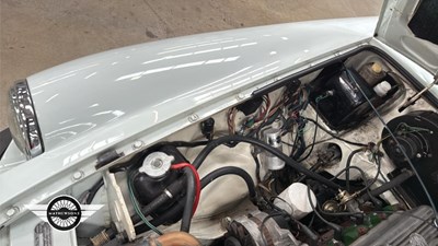 Lot 494 - 1977 MG B