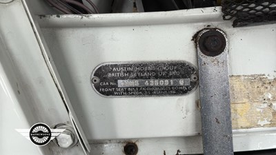 Lot 494 - 1977 MG B
