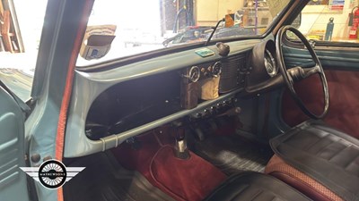 Lot 556 - 1955 STANDARD 8