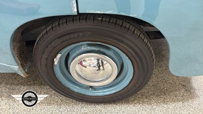 Lot 556 - 1955 STANDARD 8