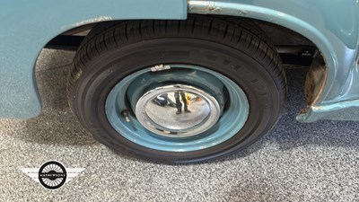 Lot 556 - 1955 STANDARD 8