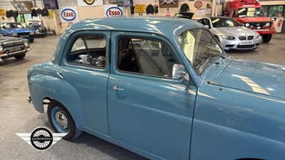 Lot 556 - 1955 STANDARD 8
