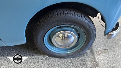 Lot 556 - 1955 STANDARD 8