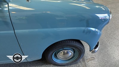 Lot 556 - 1955 STANDARD 8