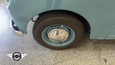 Lot 556 - 1955 STANDARD 8