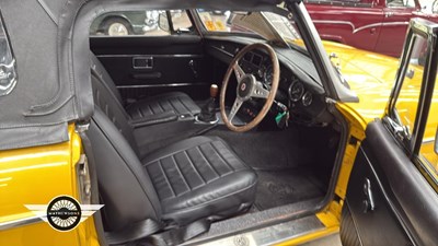 Lot 564 - 1976 MG B