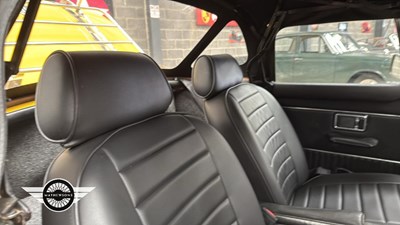 Lot 564 - 1976 MG B