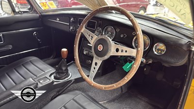 Lot 564 - 1976 MG B