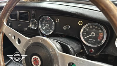 Lot 564 - 1976 MG B