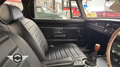 Lot 564 - 1976 MG B
