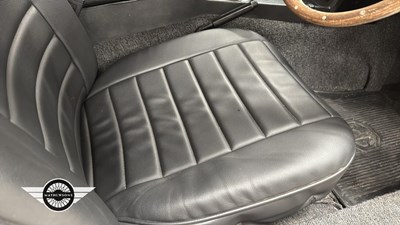 Lot 564 - 1976 MG B