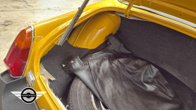 Lot 564 - 1976 MG B
