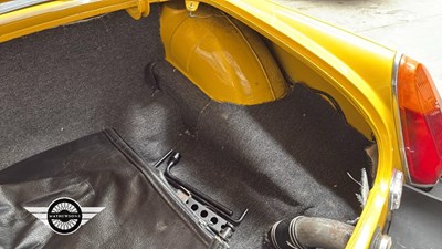Lot 564 - 1976 MG B