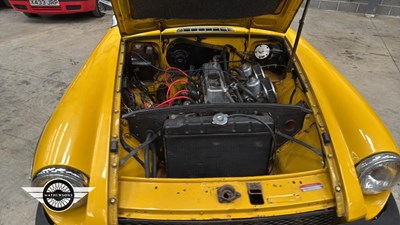 Lot 564 - 1976 MG B