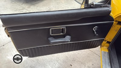 Lot 564 - 1976 MG B