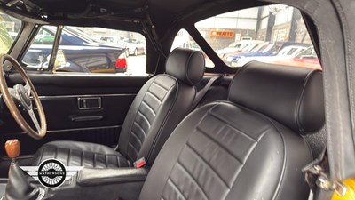 Lot 564 - 1976 MG B