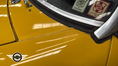 Lot 564 - 1976 MG B