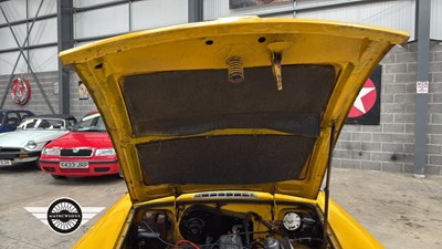Lot 564 - 1976 MG B