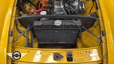 Lot 564 - 1976 MG B