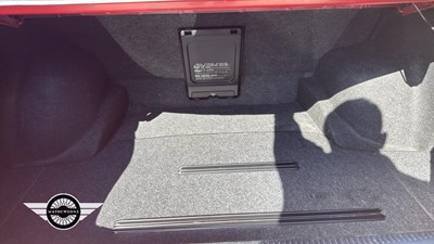 Lot 576 - 2000 LEXUS IS200 SE AUTO