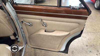 Lot 584 - 1970 ROVER 3500