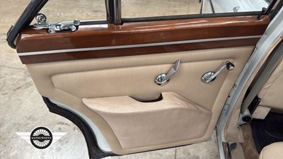 Lot 584 - 1970 ROVER 3500