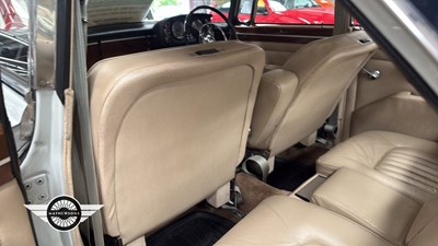 Lot 584 - 1970 ROVER 3500