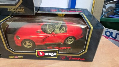 Lot 309 - 1-18 SCALE DIE CAST MODEL CARS