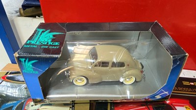 Lot 309 - 1-18 SCALE DIE CAST MODEL CARS